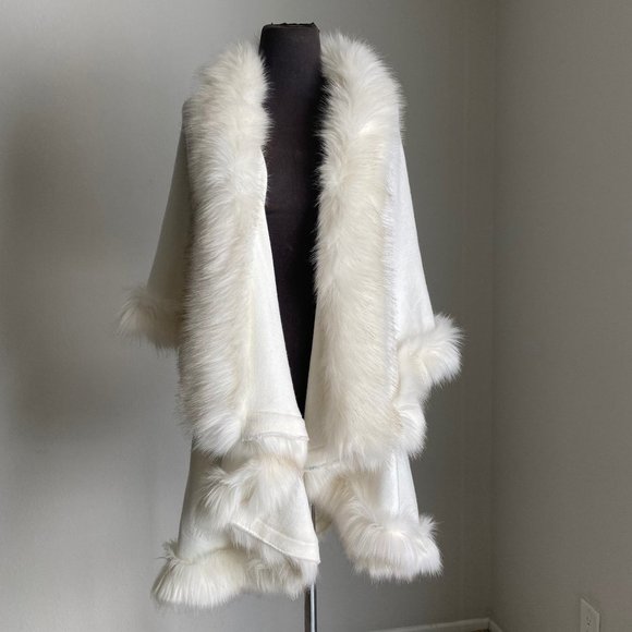 Vegan Faux Fur sz M Faux Fur winter Cape shrug